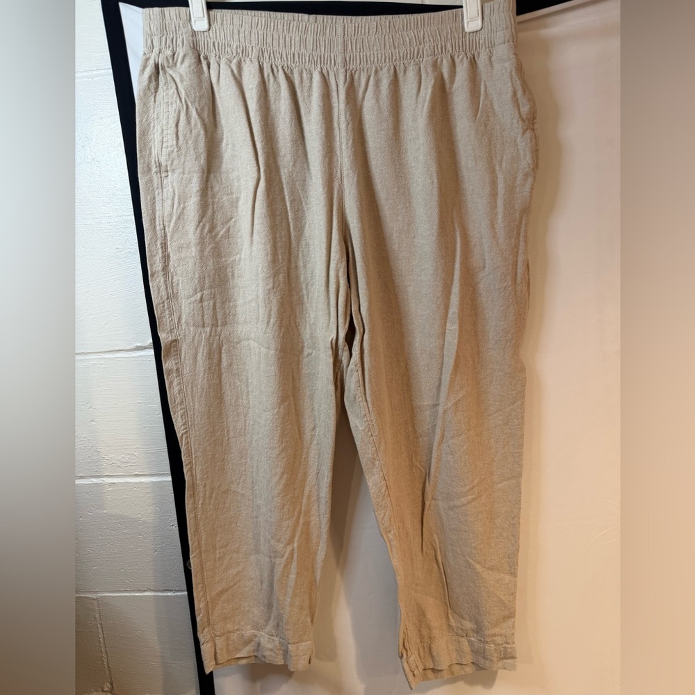 Old Navy Women's Tan Straight Leg Capris With Elastic Waistband